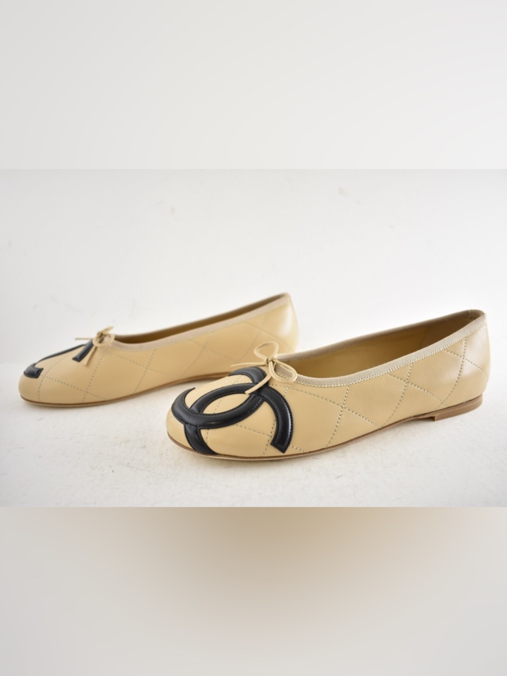 Chanel 26M Coco Beach Cambon Beige Black CC XL Logo Ballet Ballerina Flat 37 - Picture 14 of 16